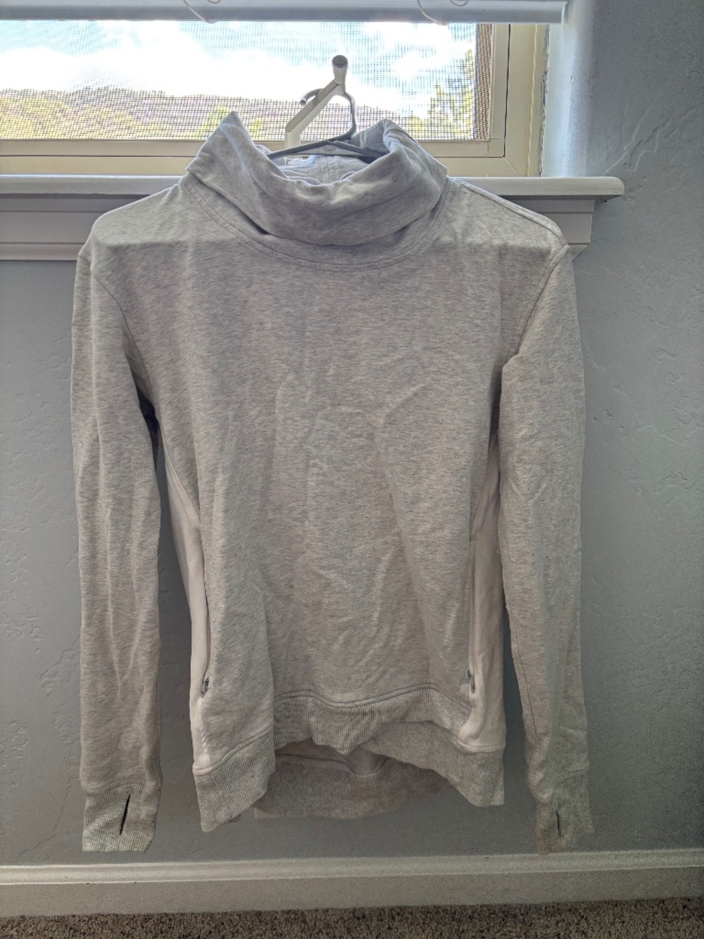 Lululemon turtleneck sweatshirt